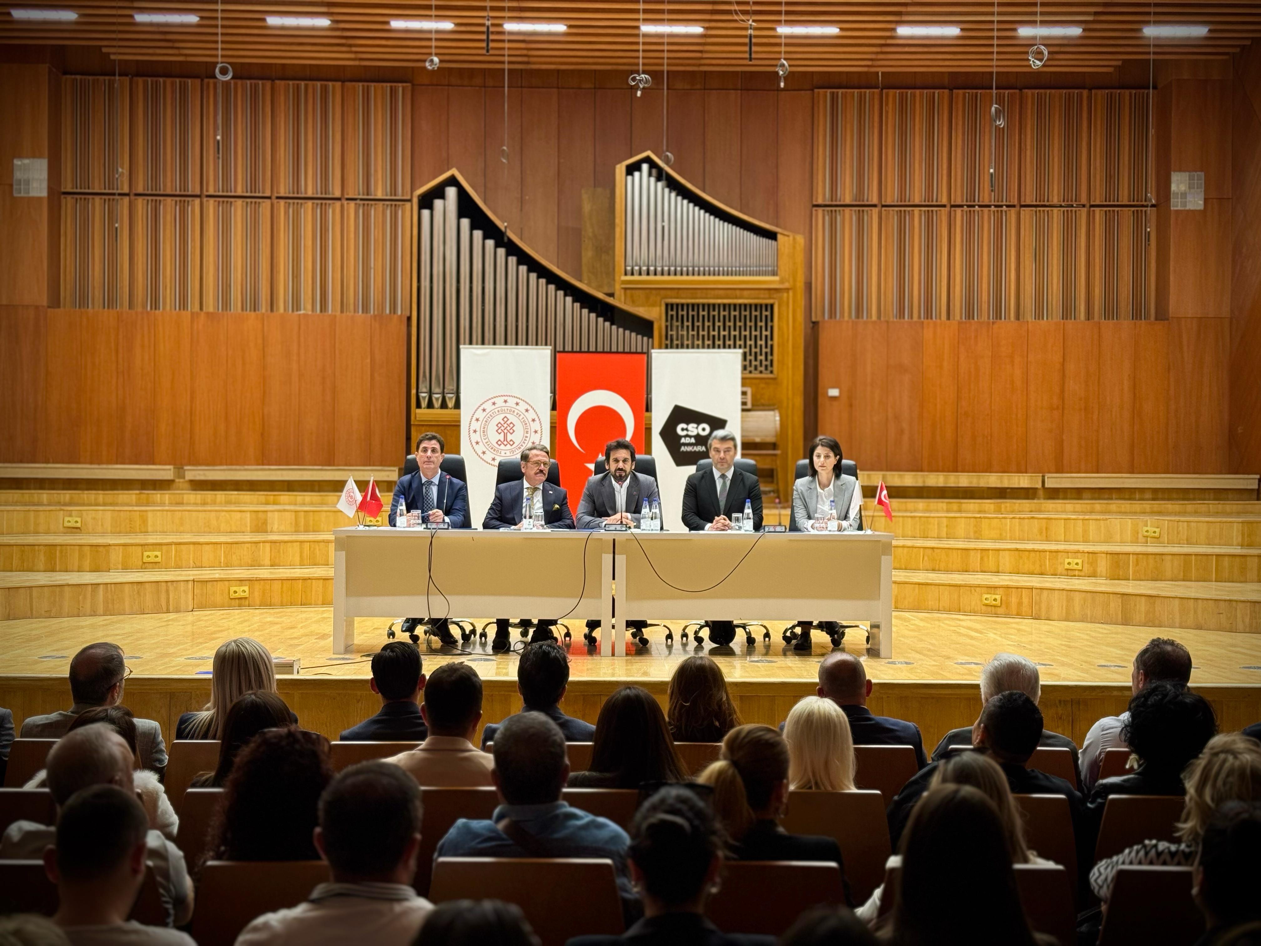 Başkentimizin kültür-sanat adası CSO Ada Ankara’da, Güzel Sanatlar Genel Müdürlüğümüz çatısı altında faaliyet gösteren müzik ve dans topluluklarımızın kıymetli sanatçılarıyla bir araya geldik.