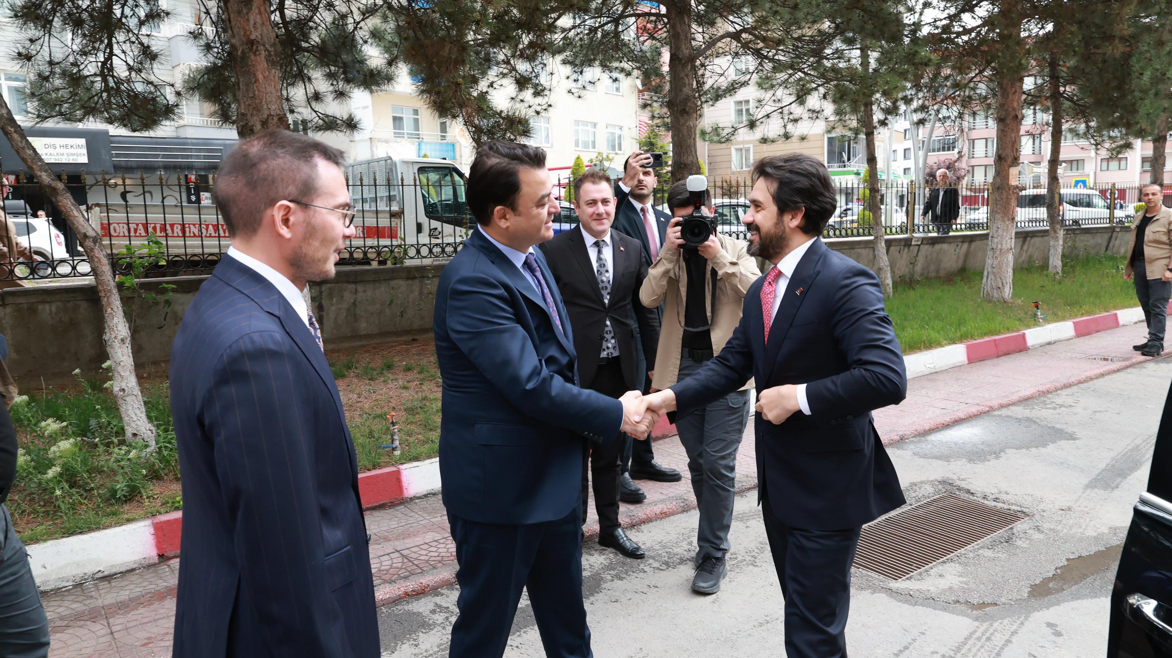 Tokat’ta, Belediye Başkanımız Mehmet Kemal Yazıcıoğlu ve Yaşayan Miras ve Kültürel Etkinlikler Genel Müdürümüz Selim Terzi ile birlikte Sayın Valimiz Abdullah Köklü'yü ziyaret ettik.