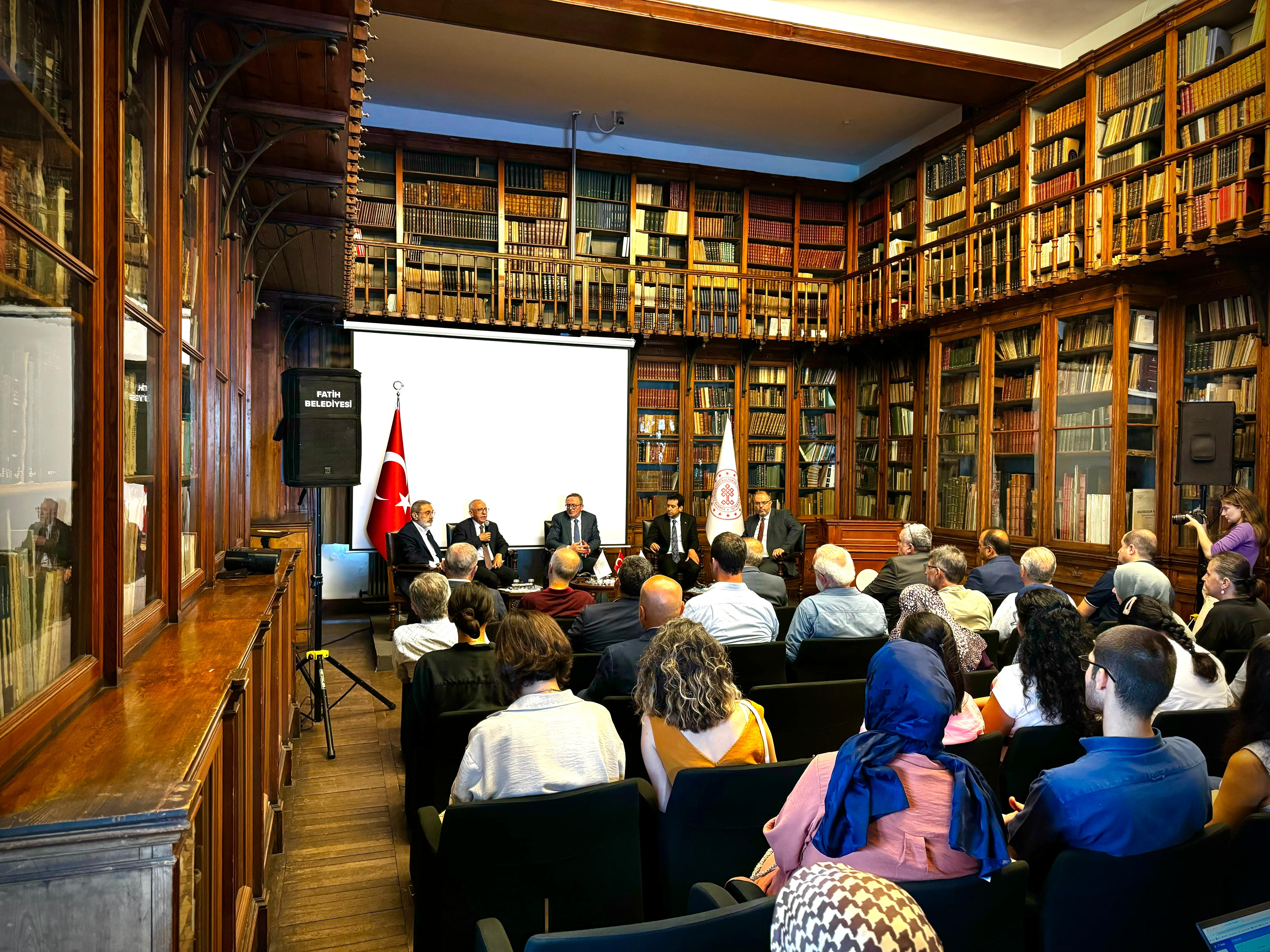 Prof. Dr. Ahmet Halûk Dursun’u vefatının sene-i devriyesinde büyük bir özlemle andık.