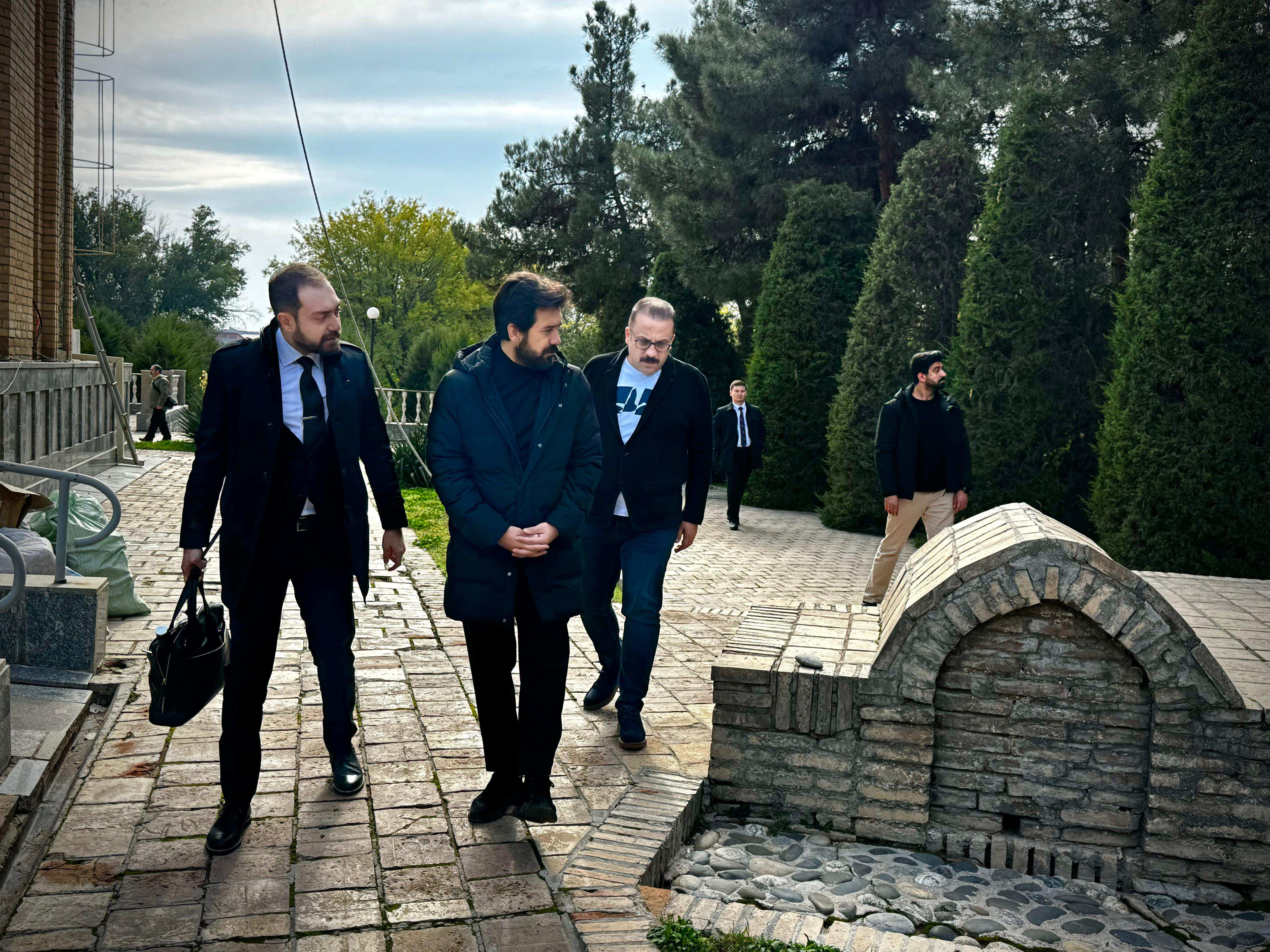 Ehl-i Sünnet yolunun mimarlarından büyük İslam âlimi, İmâmü’l-hüda Mâtürîdî’nin türbesini ziyaret ederek dualarımızı ettik.