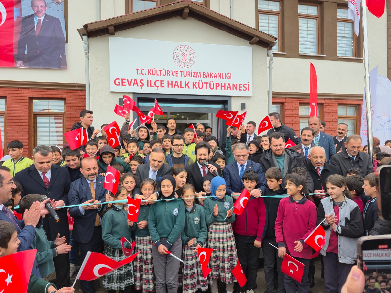 Van’ımızın dört bir yanına bebek, çocuk ve halk kütüphanelerimizi kazandırdık.