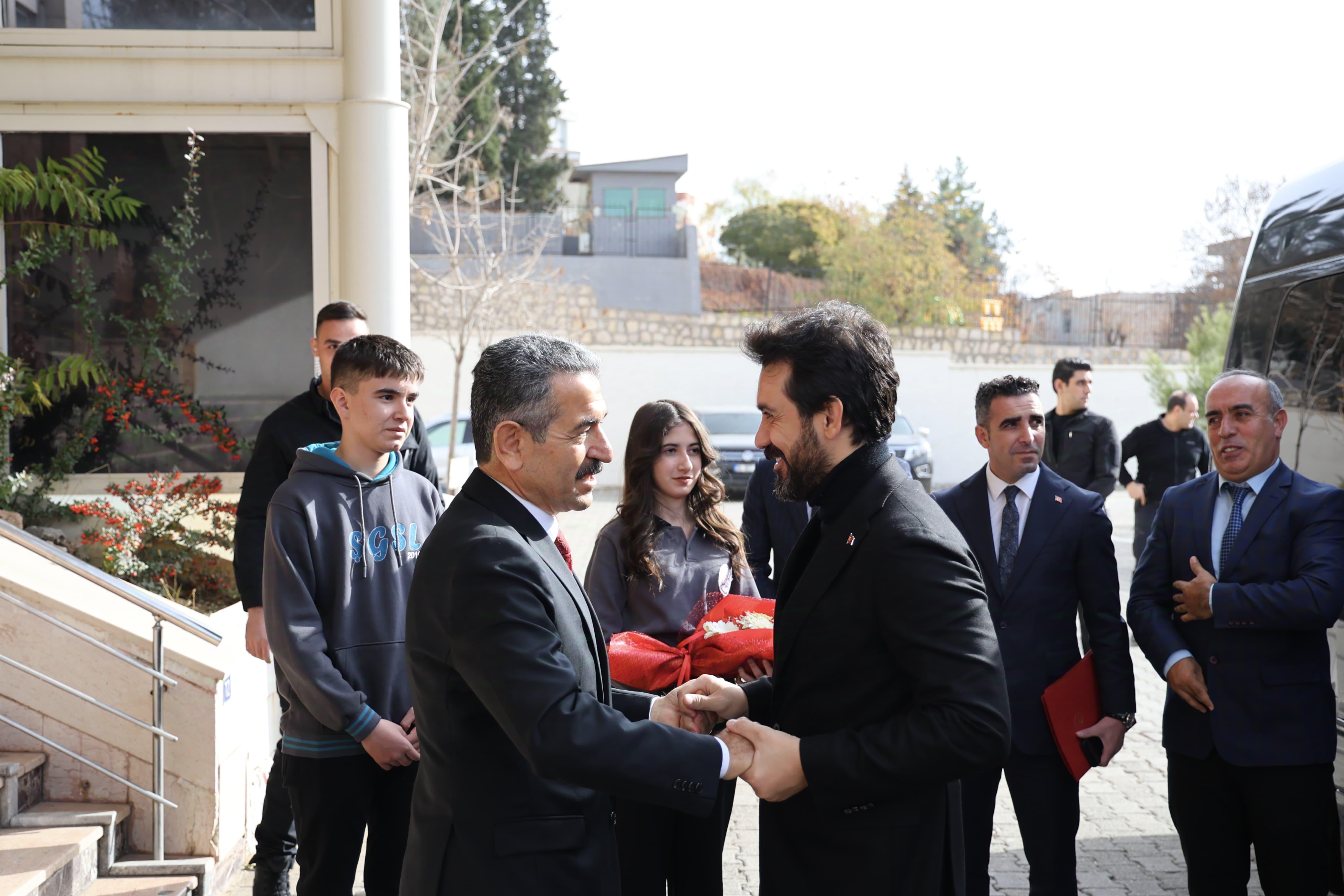 Şırnak Valimiz Sayın Birol Ekici’yi ziyaret ederek, bu güzel şehrin kültür ve sanatla daha çok buluşabilmesi için önemli istişarelerde bulunduk.