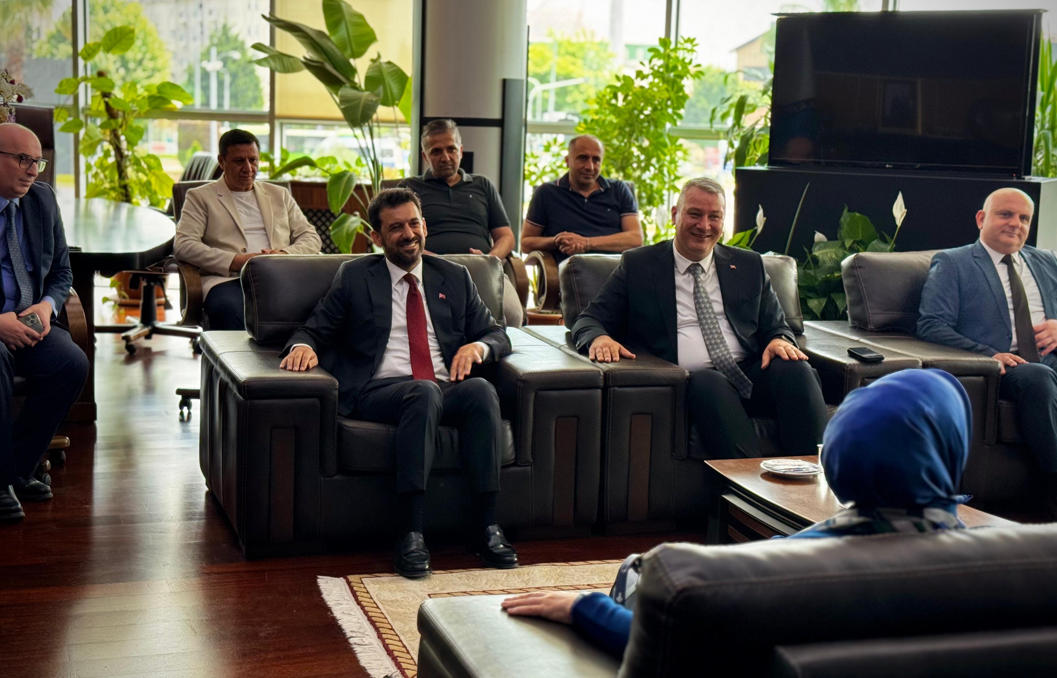 Serdivan Belediyemizi ziyaret ederek AK Parti Sakarya Milletvekilimiz, TBMM Kadın Erkek Fırsat Eşitliği Komisyonu Başkanı Sayın Çiğdem Erdoğan ve ilçe teşkilat mensuplarımızın katılımıyla çok değerli bir istişare gerçekleştirdik.