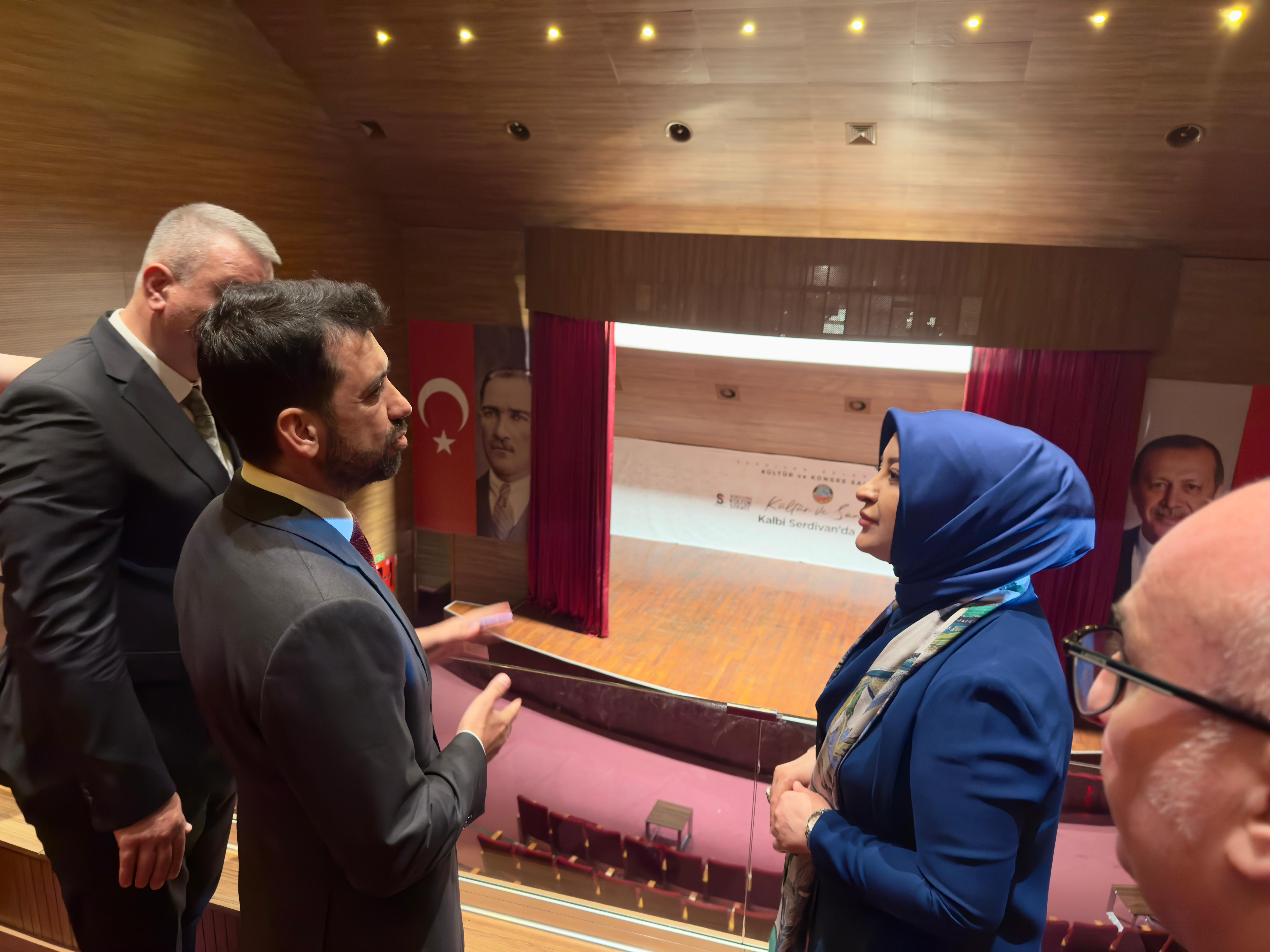 Serdivan Belediyemizi ziyaret ederek AK Parti Sakarya Milletvekilimiz, TBMM Kadın Erkek Fırsat Eşitliği Komisyonu Başkanı Sayın Çiğdem Erdoğan ve ilçe teşkilat mensuplarımızın katılımıyla çok değerli bir istişare gerçekleştirdik.