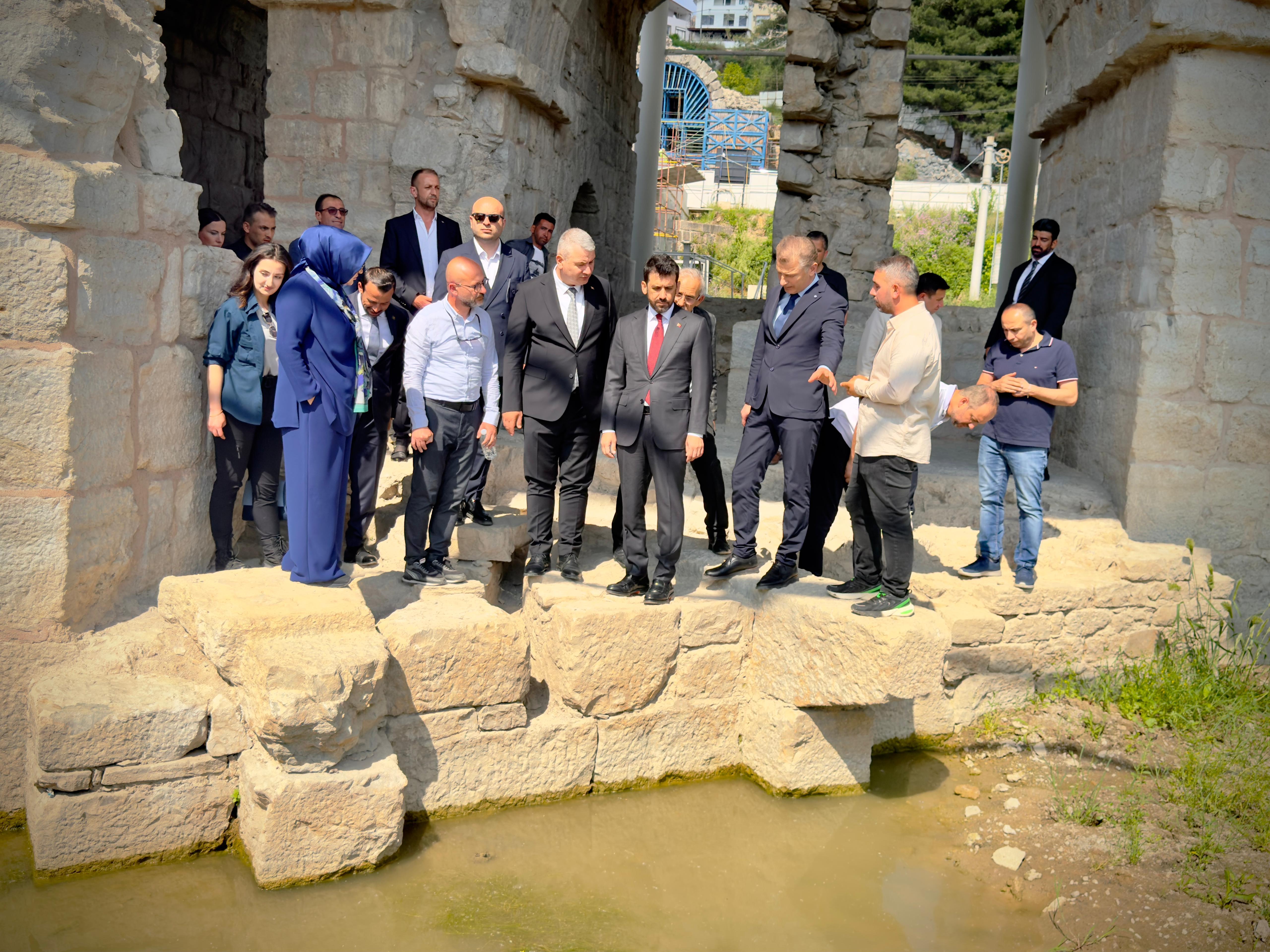 2018 yılında UNESCO Dünya Miras Geçici Listesi’ne “Kültürel Miras” kategorisinde dahil edilen tarihi Justinianus Köprüsü’nde devam eden restorasyon çalışmalarını yerinde inceledik.