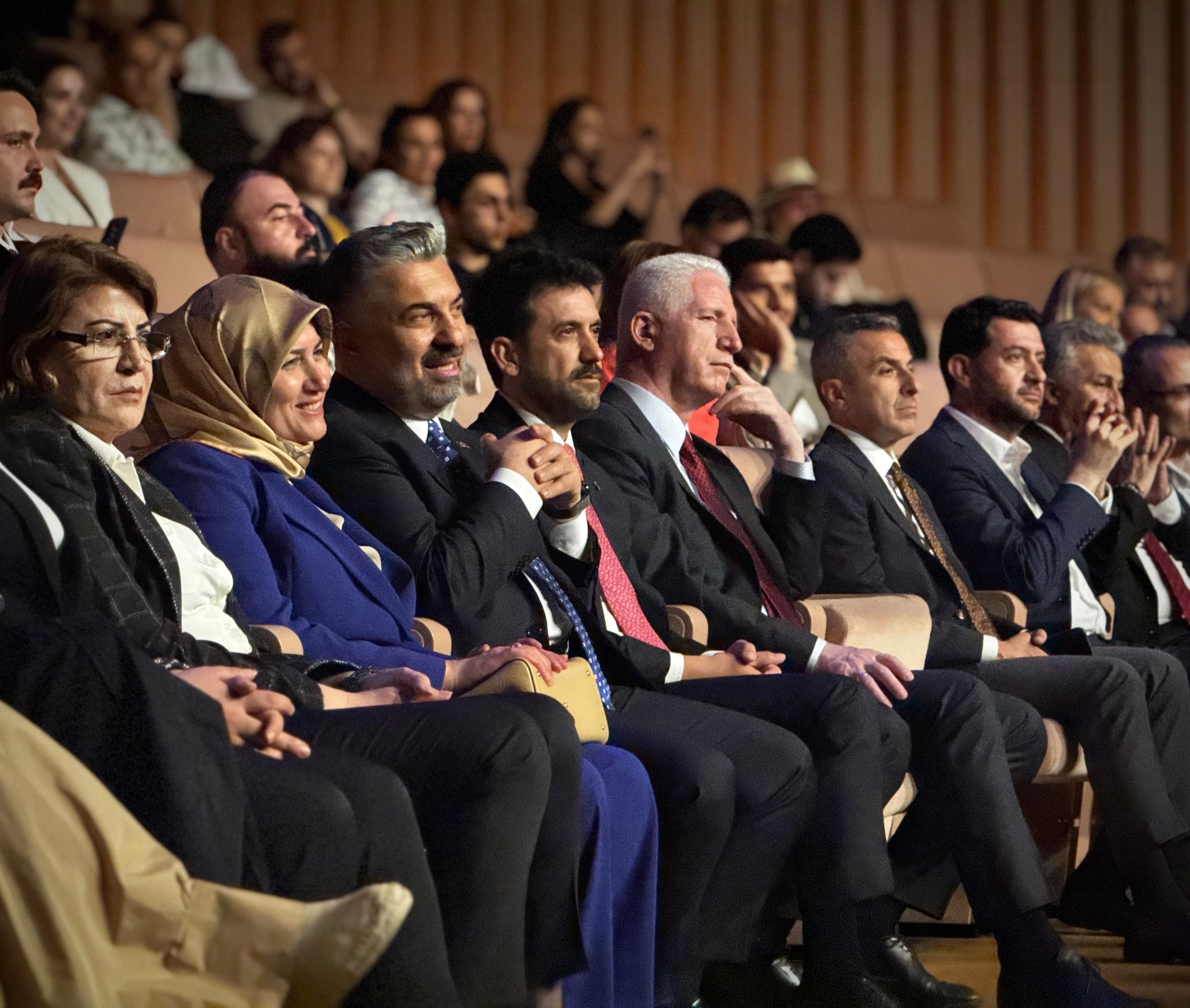Bu yıl beşinci kez düzenlenen, bizlere çağımızı anlamak düşünmek ve yeniden yorumlamak için çok değerli bir fırsat sunan İstanbul Dijital Sanat Festivali’nin açılışına katıldık.