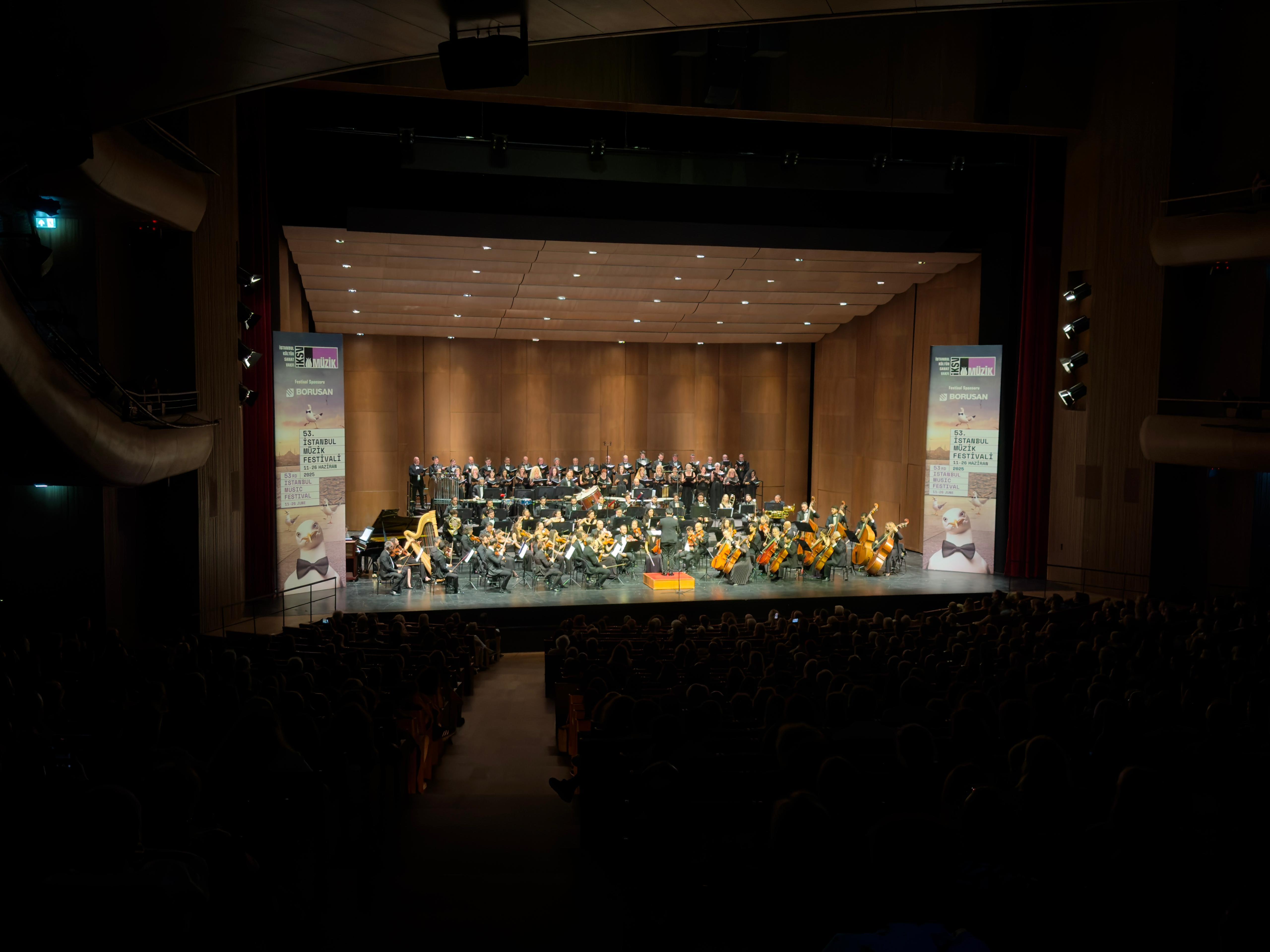 İstanbul’un kültürel belleğinde önemli bir yere sahip olan İstanbul Müzik Festivali’nin 53. yılına tanıklık ettiğimiz keyifli bir akşam yaşadık.